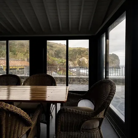 Nyaraló Guestready - Beachfront Retreat In