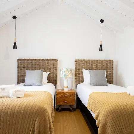 Nyaraló Guestready - Beachfront Retreat In *