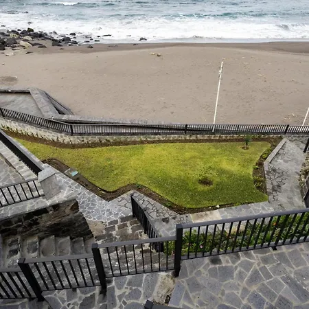 Guestready - Beachfront Retreat In Holiday home *